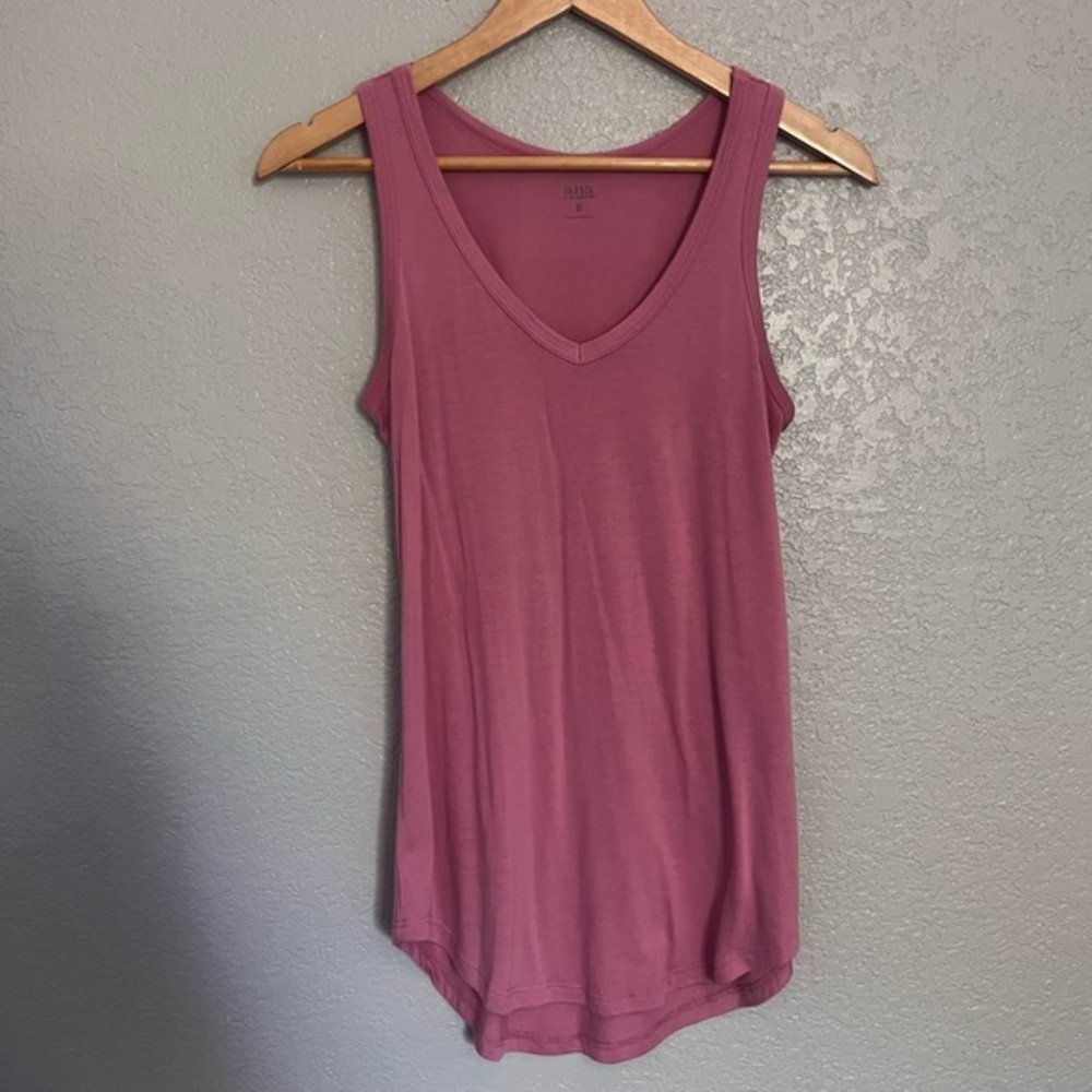 A.n.a  A New Approach V Neck Tank Top Women’s Mauve Size XS